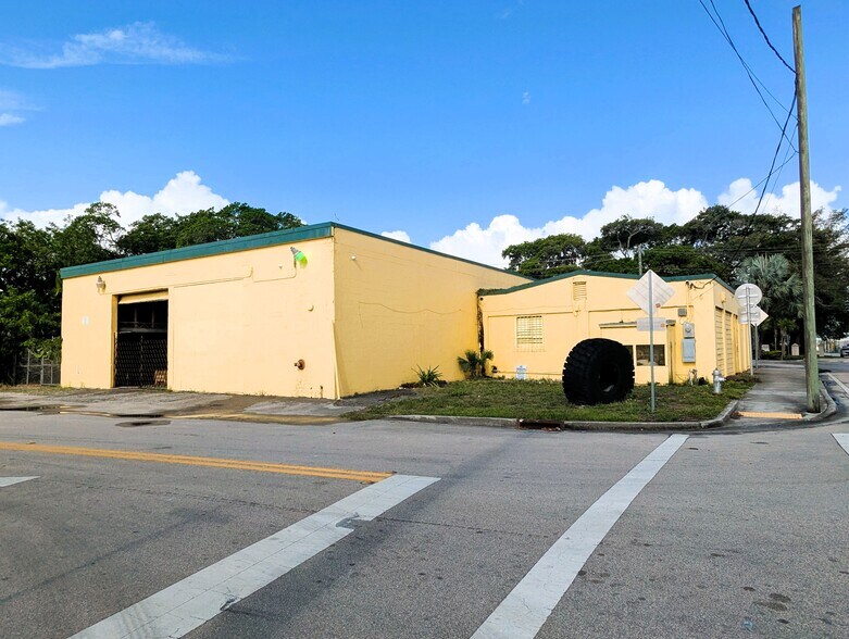 More Photos Of 900 25th St, West Palm Beach Auto Repair For Lease