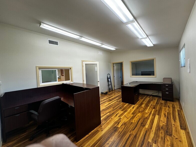 More Photos Of 3909 Ocean View Blvd, Montrose Medical For Lease