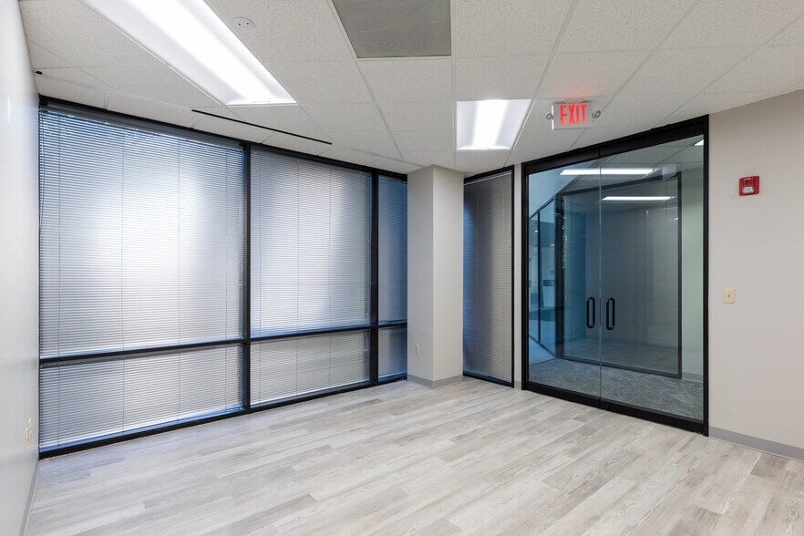 More Photos Of 14550 Torrey Chase Blvd, Houston Office For Lease