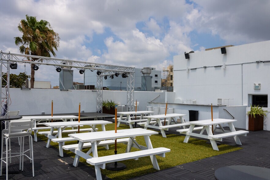 More Photos Of 326 N Chaparral St, Corpus Christi Freestanding For Lease
