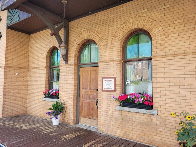 More Photos Of 26 Depot Ave, Windsor Restaurant For Sale