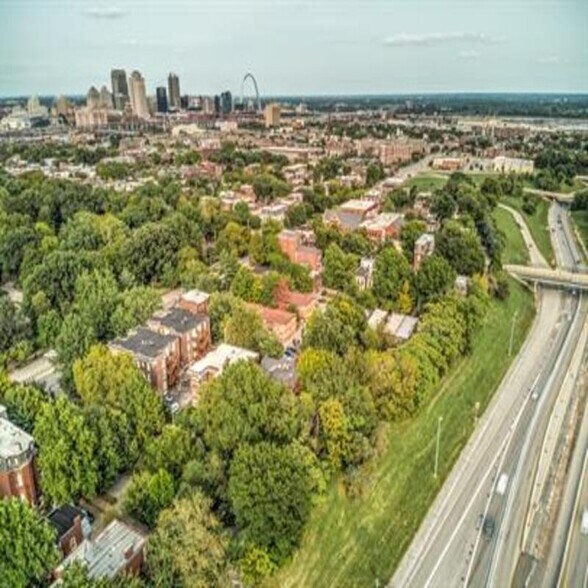 More Photos Of 1722 Waverly Pl, Saint Louis Apartments For Sale