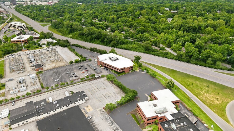 More Photos Of 8888 Ladue Rd, Ladue Medical For Lease