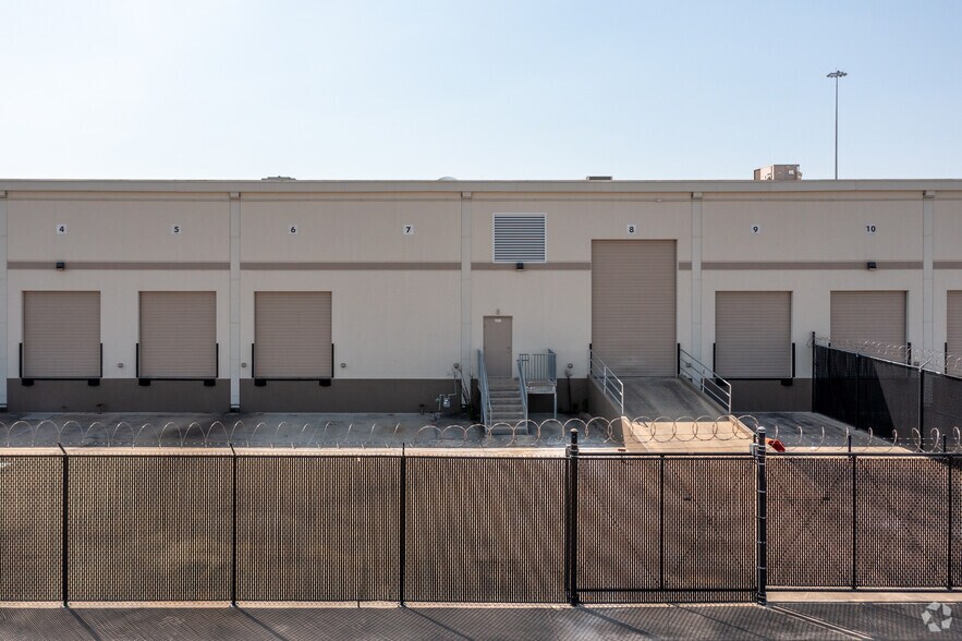 More Photos Of 1455 E Sam Houston Pky S, Pasadena Unknown For Lease