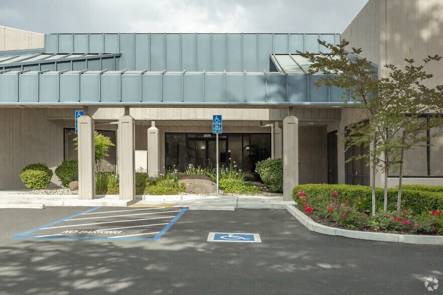 More Photos Of 3079 Kilgore Rd, Rancho Cordova Flex For Lease