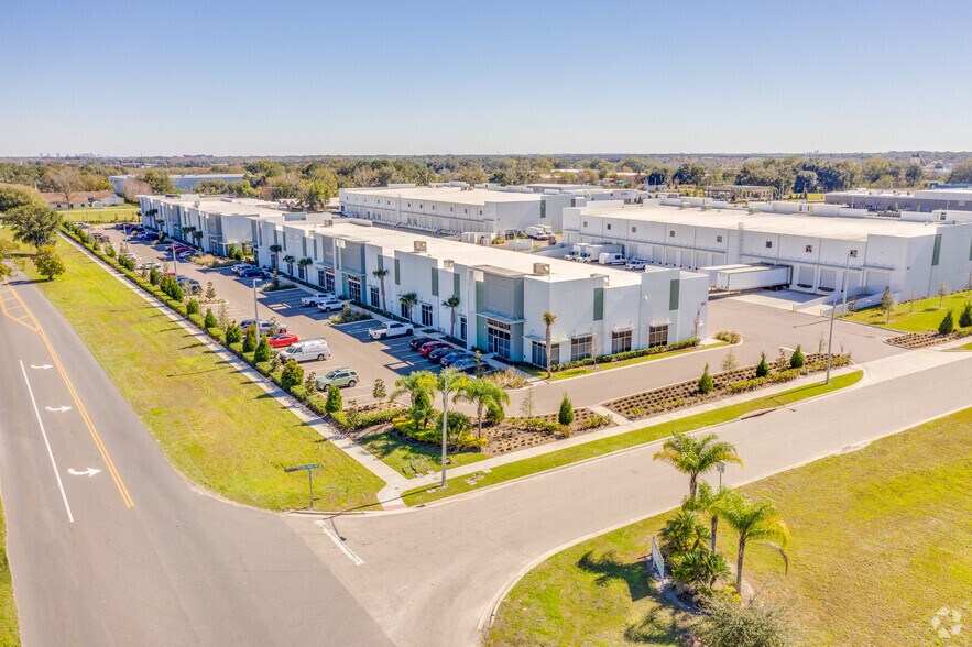 More Photos Of 661 Garden Commerce Pky, Winter Garden Warehouse For Lease