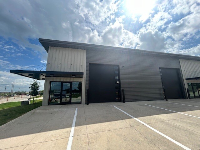 More Photos Of 3396 Kegley rd, Temple Showroom For Lease