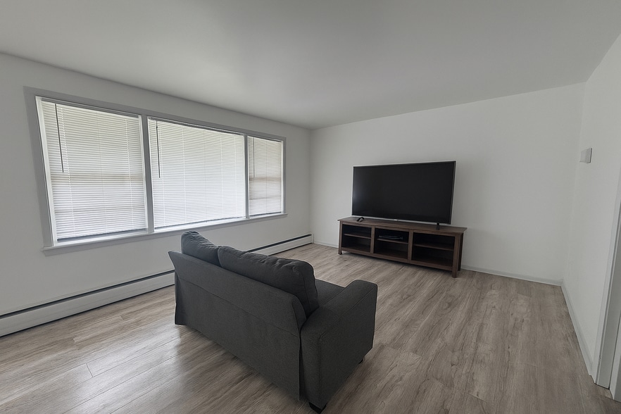 More Photos Of 12400 Greenwood Ave, Blue Island Apartments For Sale