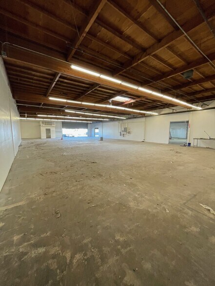 More Photos Of 1063-1071 Hensley St, Richmond Distribution For Lease