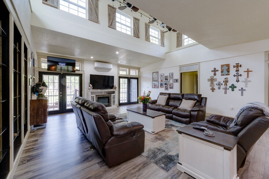 More Photos Of 4388 County Road 197, Alvin Specialty For Sale