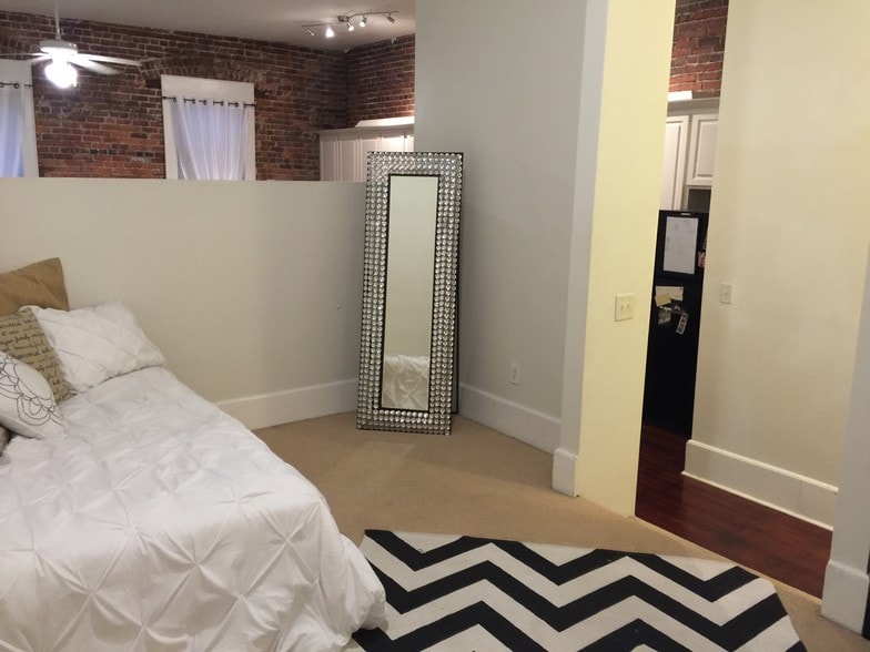 More Photos Of 128-130 N Ashley St, Valdosta General Retail For Sale