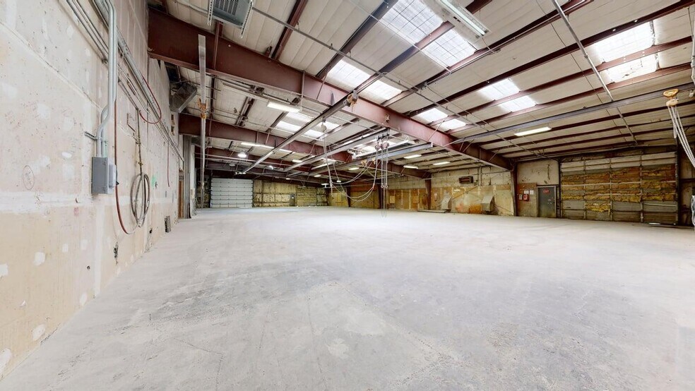 More Photos Of 119 S Washington Ave, Laurel Manufacturing For Sale