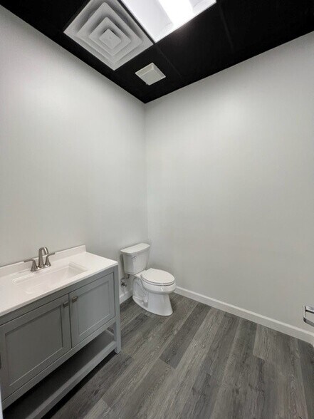 More Photos Of 14509 Stenum St, Biloxi Office For Sale