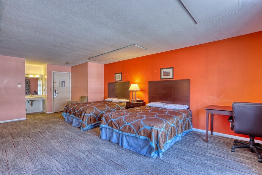 More Photos Of 726 S Highway 35, Saint Croix Falls Hotel For Sale