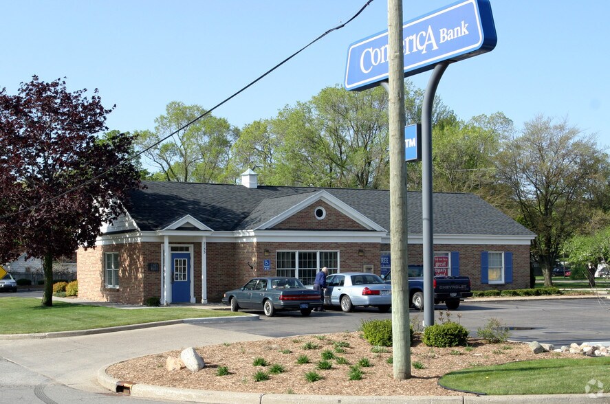Primary Photo Of 2133 E Apple Ave, Muskegon Bank For Sale