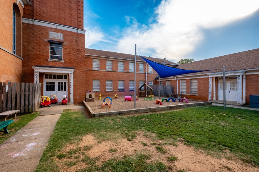 More Photos Of 4401 Woodlawn Dr, Little Rock Religious Facility For Sale