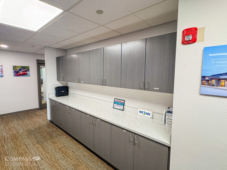 More Photos Of 1001 SW Disk Dr, Bend Office For Lease