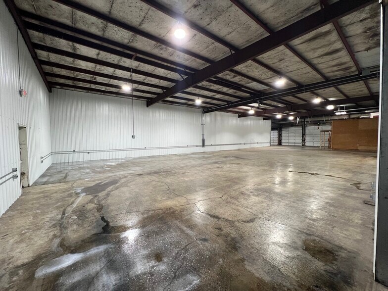 More Photos Of 1425 SE 9th St, Warrenton Warehouse For Sale