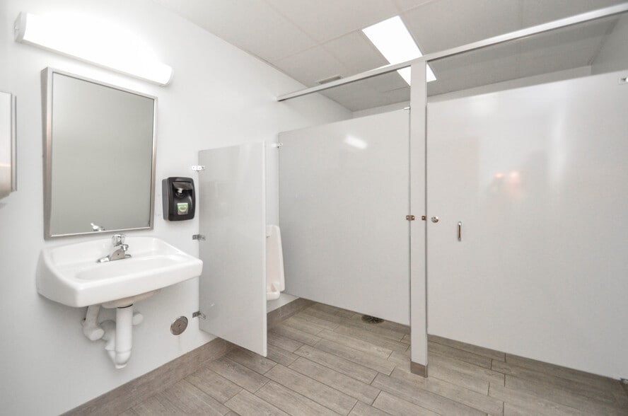 More Photos Of 22 S 2nd St, Emmaus Loft Creative Space For Lease