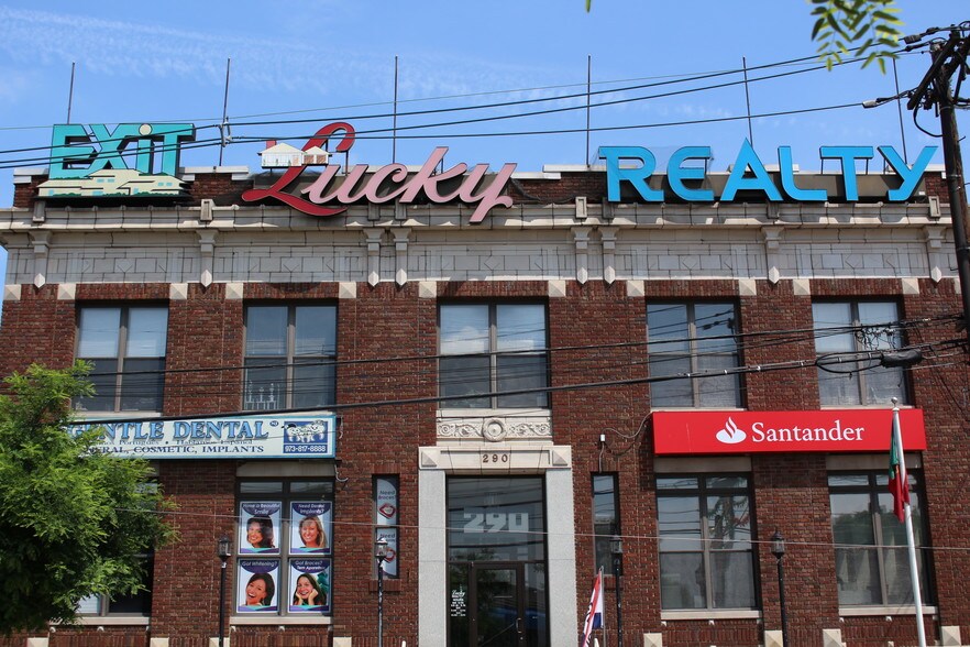 More Photos Of 290 Ferry St, Newark Office For Lease