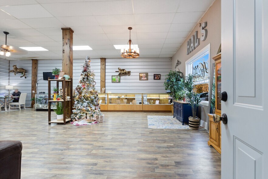 More Photos Of 114 N Church St, Waverly Loft Creative Space For Lease