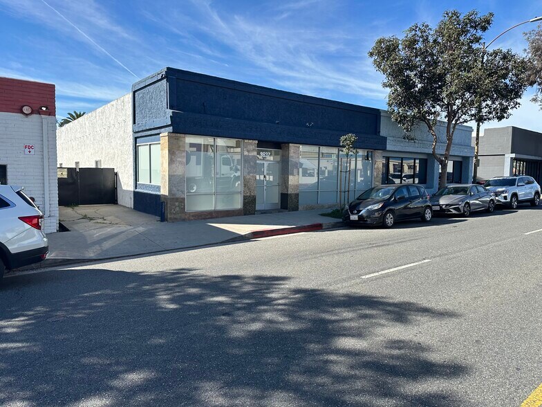 Primary Photo Of , Glendale General Retail For Sale
