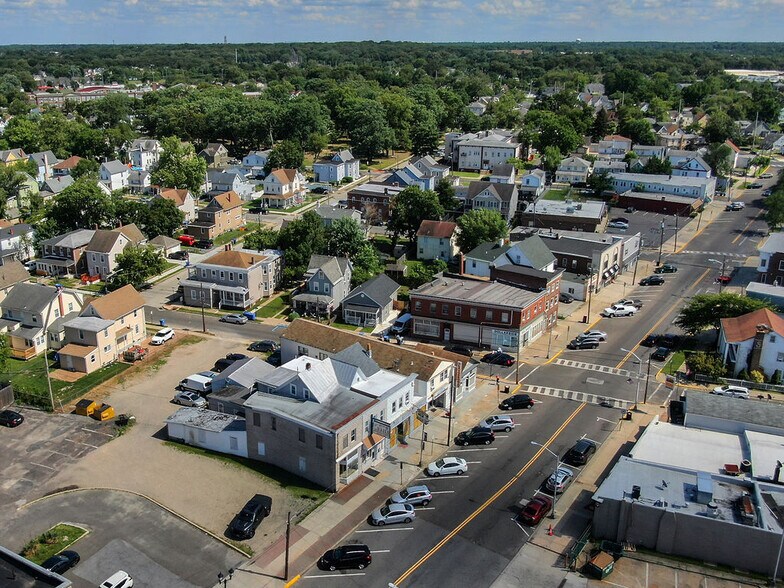 More Photos Of 121 S Pavilion Ave, Riverside Storefront Retail Residential For Sale