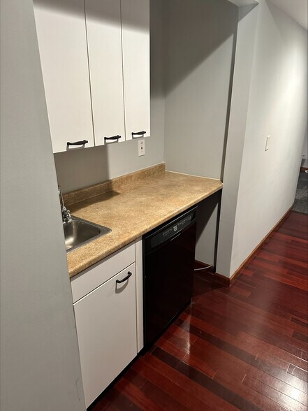 More Photos Of 2500 W 31st St, Lawrence Office For Sale