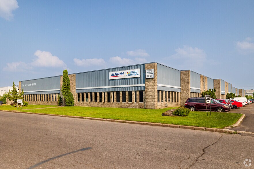 More Photos Of 956-974 Rue Bergar, Laval Warehouse For Lease