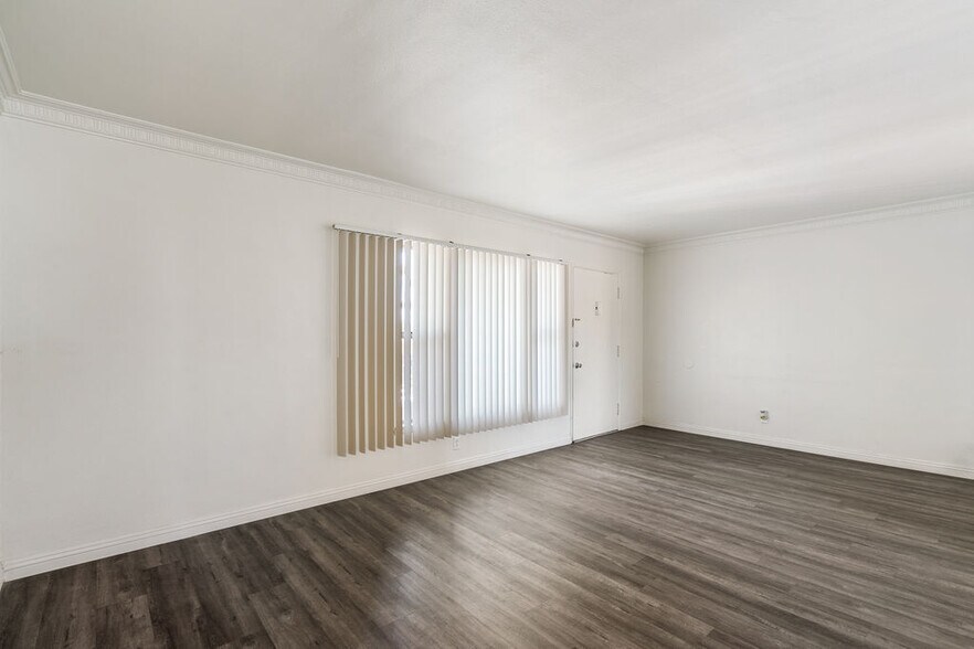 More Photos Of 1026-1036 W 57th St, Los Angeles Apartments For Sale