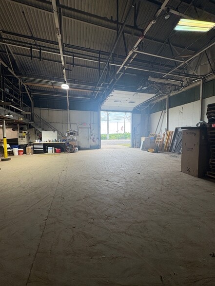 More Photos Of 10 Snow Canning Rd, Scarborough Manufacturing For Lease