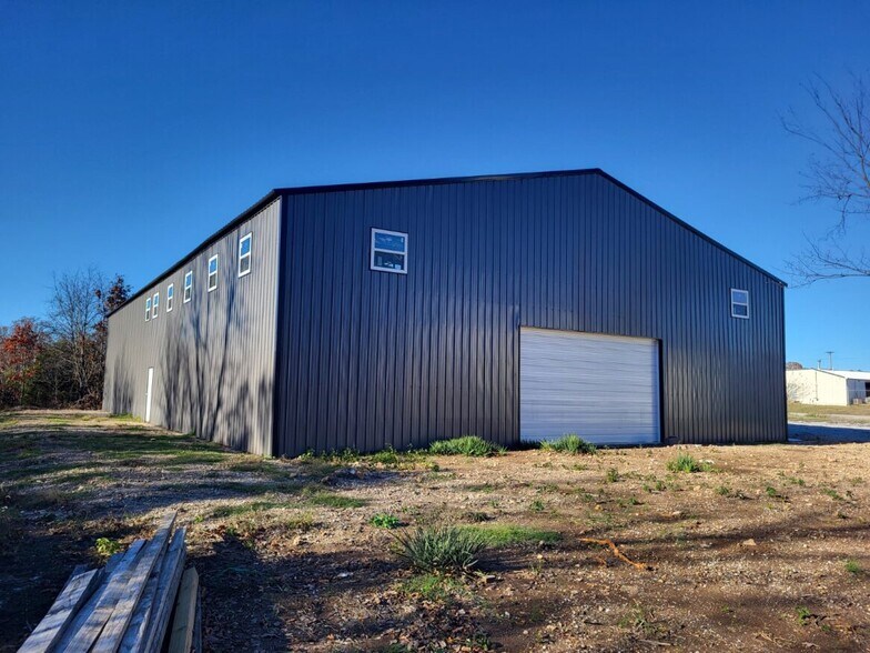 More Photos Of 841 Frances Ave, Neosho Flex For Sale