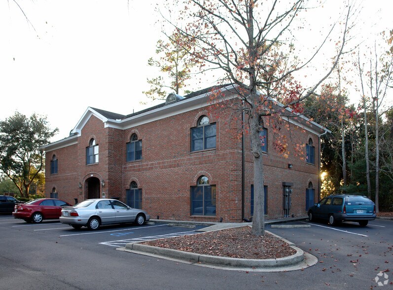 More Photos Of 880 Johnnie Dodds Blvd, Mount Pleasant Office Residential For Lease