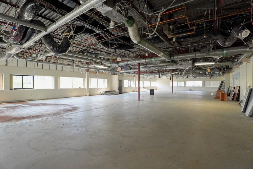 More Photos Of 4430-4438 Carver Woods Dr, Blue Ash Office For Lease