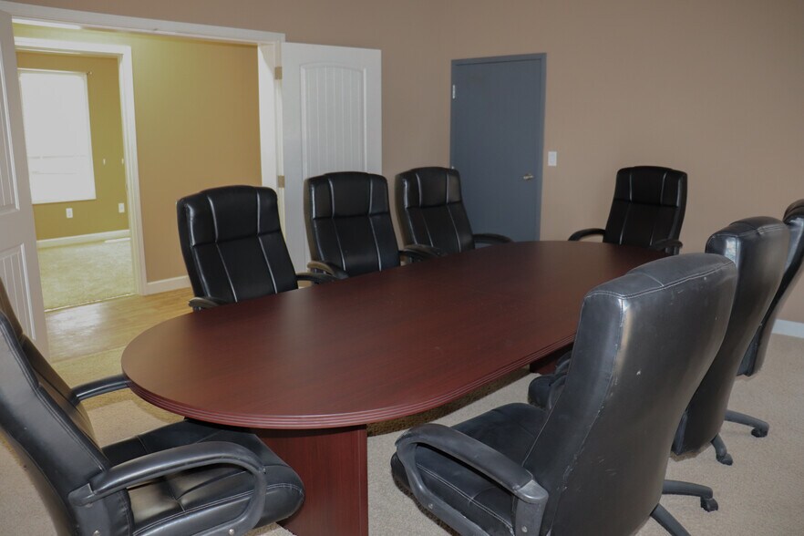 More Photos Of 601 Old Base Rd, Aurora Religious Facility For Sale