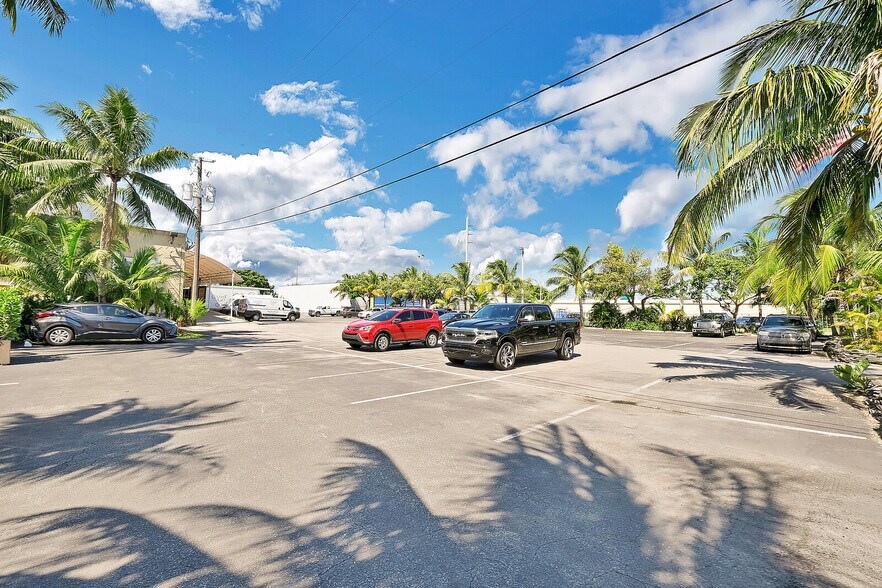 More Photos Of 4351 NE 12th Ter, Oakland Park Restaurant For Sale