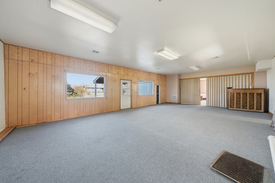 More Photos Of 210 Miles Ave, Clyde Park Specialty For Sale
