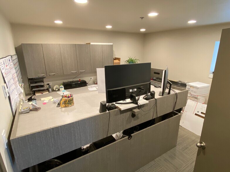 More Photos Of 913 E 75th Ave, Denver Unknown For Lease