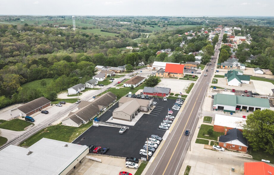 More Photos Of 1008 E Main St, Linn Auto Dealership For Sale