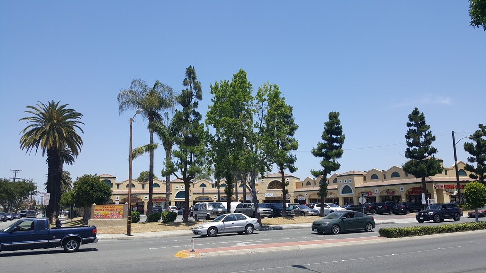 More Photos Of 8111 Rosecrans Ave, Paramount Freestanding For Lease