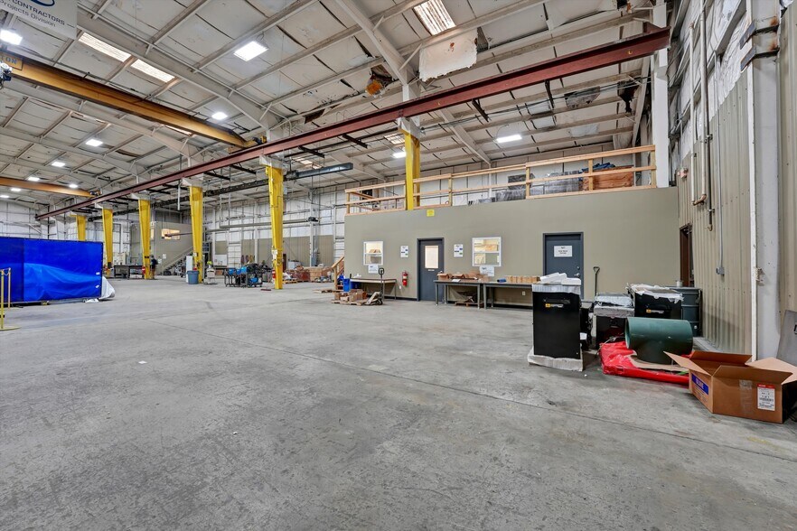 More Photos Of 100 Meco Ln, Oak Ridge Warehouse For Lease