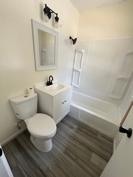 More Photos Of 408 S Mulberry St, Warrensburg Apartments For Sale