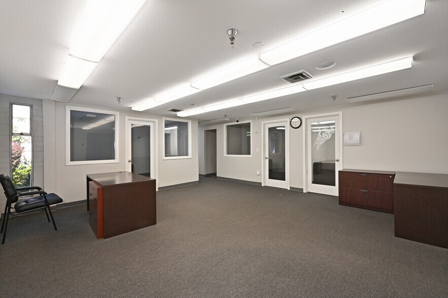 More Photos Of 3423-3425 Broadway Ave, Everett Unknown For Lease