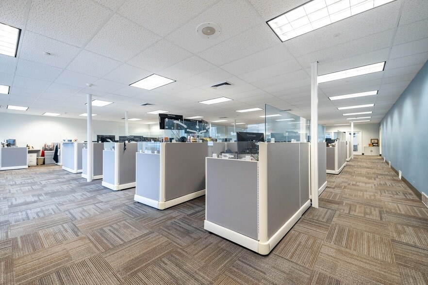 More Photos Of 1007-1011 W Huron St, Waterford Medical For Lease