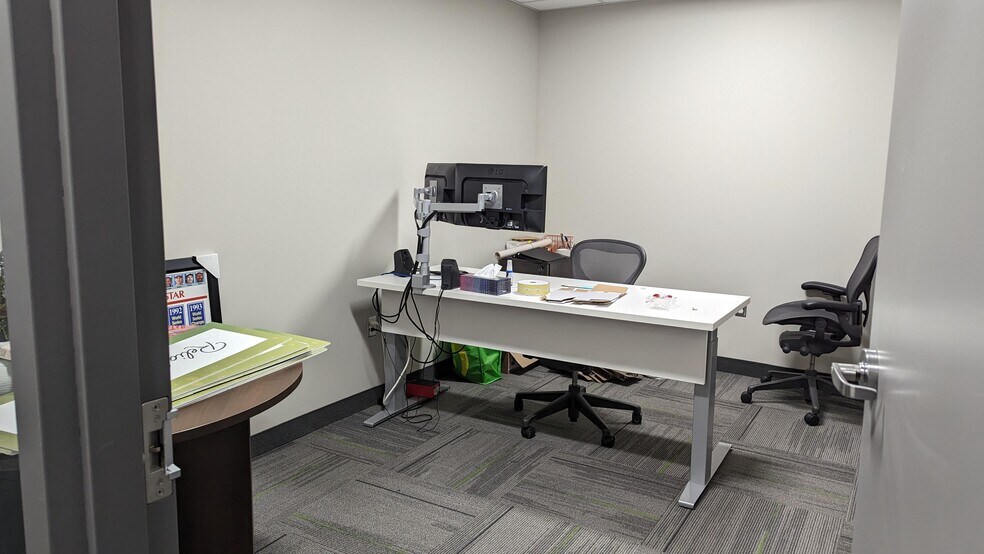 More Photos Of 700 York St, London Office For Lease