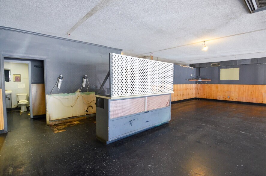 More Photos Of 12560 US-27, Chickamauga General Retail For Sale