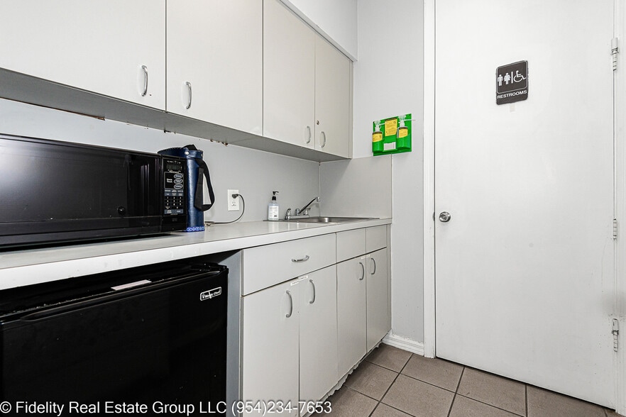 More Photos Of 3650 Coral Ridge Dr, Coral Springs Light Manufacturing For Sale