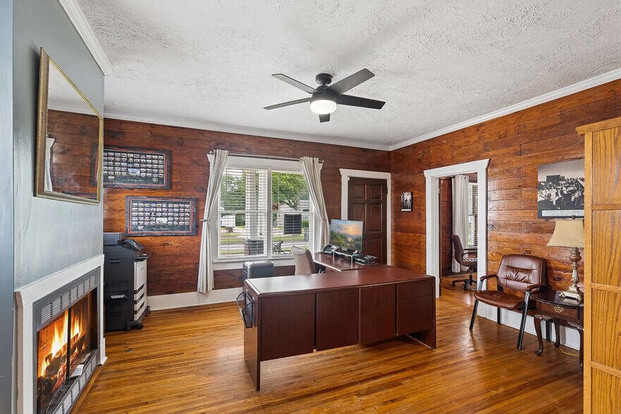 More Photos Of 207 University Ave, Lebanon Office For Sale