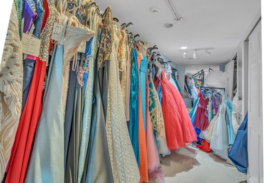 More Photos Of 141 Chambers Bridge Rd, Brick Storefront Retail Office For Sale