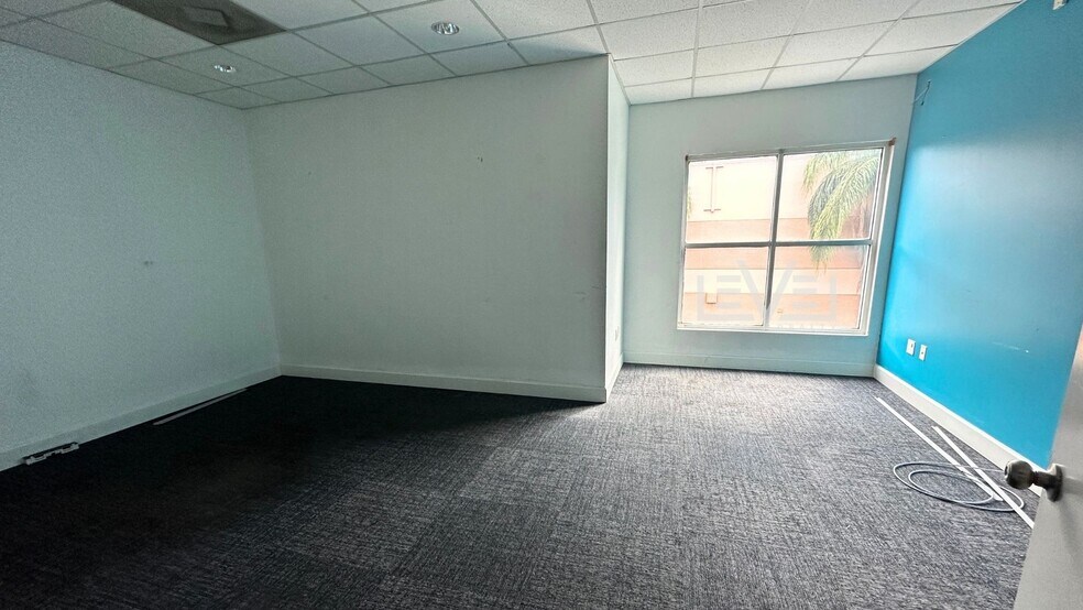 More Photos Of 20101-20161 NE 16th Pl, Miami Loft Creative Space For Sale